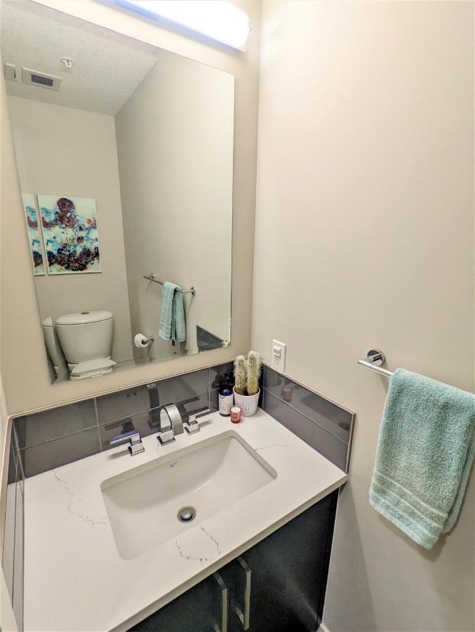 Monki Di Executive Suites - Glas - Luxury Inner City Home 3 Min To Downtown W Private Rooftop Patio Fireplace YYC Buitenkant foto