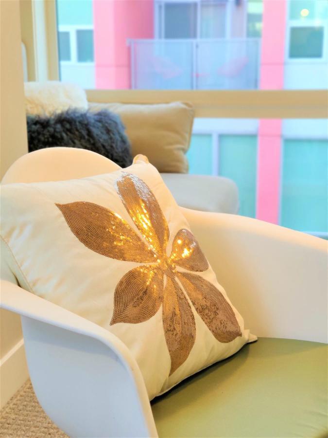 Monki Di Executive Suites - Glas - Luxury Inner City Home 3 Min To Downtown W Private Rooftop Patio Fireplace YYC Buitenkant foto