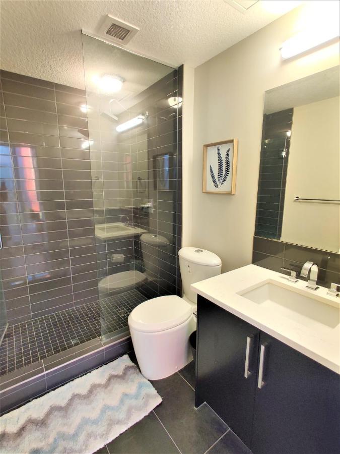 Monki Di Executive Suites - Glas - Luxury Inner City Home 3 Min To Downtown W Private Rooftop Patio Fireplace YYC Buitenkant foto
